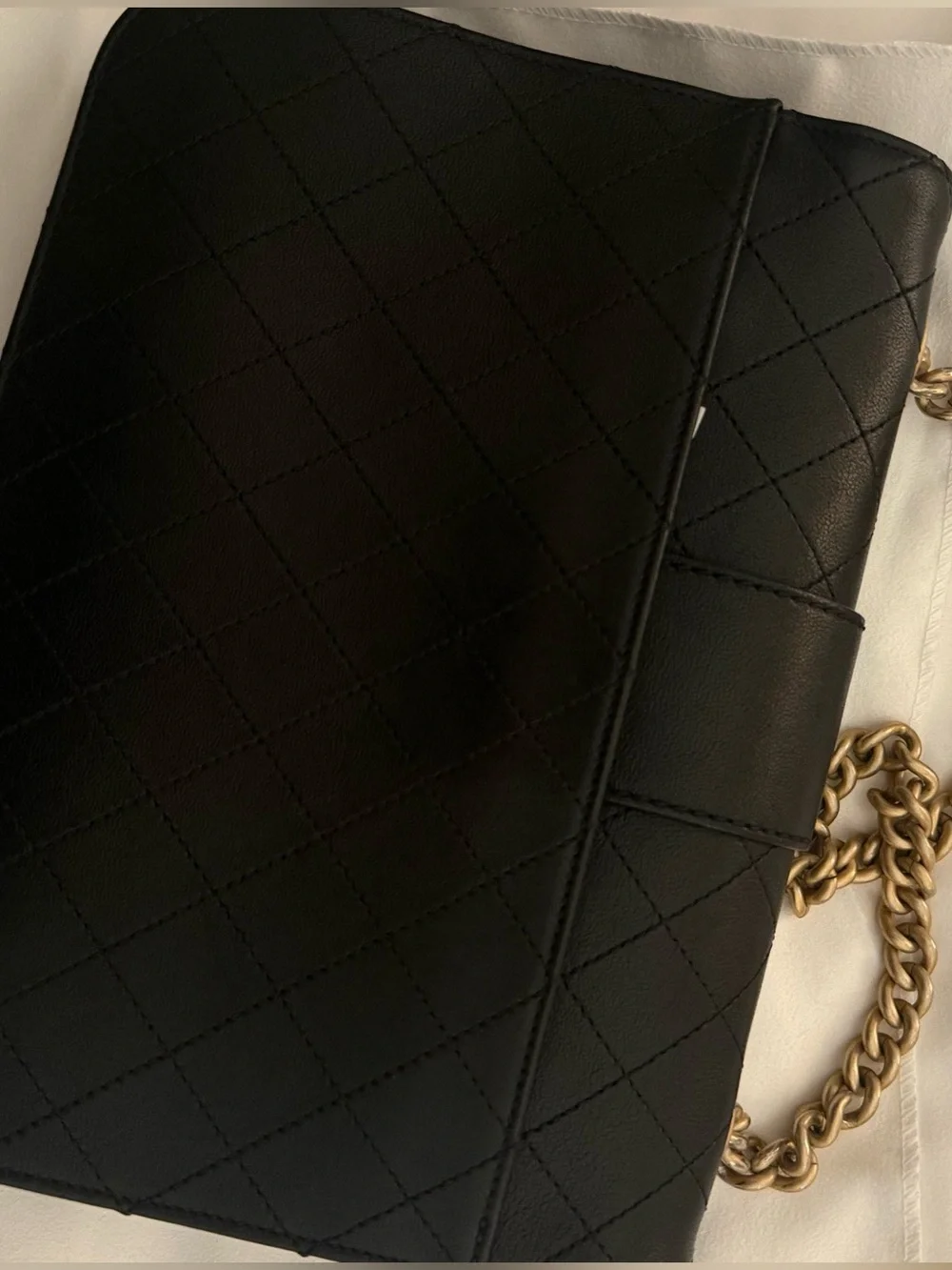 CHANEL Black Quilted Leather Shoulder Bag with Gold Chain